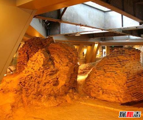 白蛇之謎:原來(lái)是雷峰塔地宮藏寶藏(大量佛教瑰寶)
