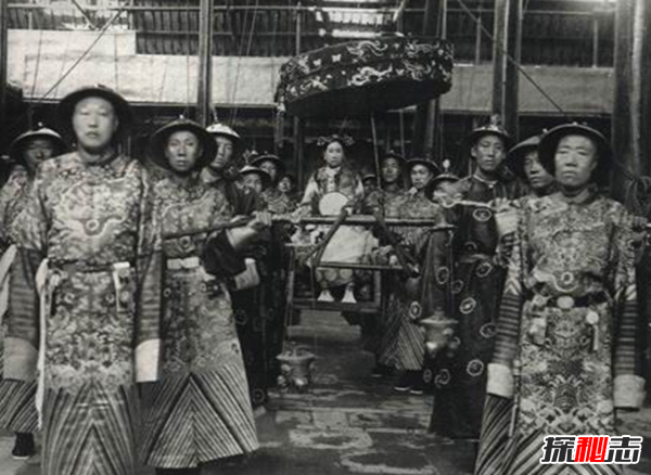 大太監李蓮英死亡之謎墳墓中只見(jiàn)頭顱和長(cháng)辮子(病死或仇家暗殺)