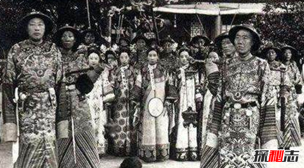 大太監李蓮英死亡之謎墳墓中只見(jiàn)頭顱和長(cháng)辮子(病死或仇家暗殺)
