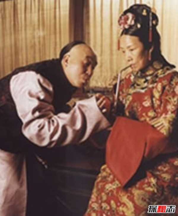 大太監李蓮英死亡之謎墳墓中只見(jiàn)頭顱和長(cháng)辮子(病死或仇家暗殺)